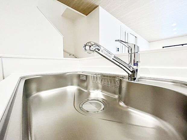 【その他設備(蛇口一体型浄水器)】いつでも清潔なおいしいお水を。一つの水栓で水道水と浄水を使い分け。