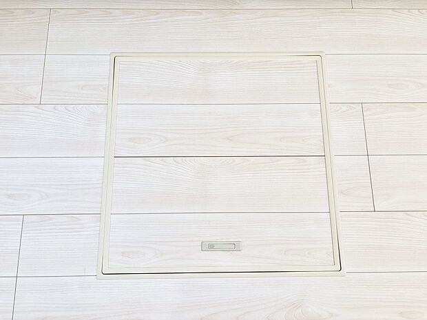 【その他設備(床下収納)】床下収納付き!日用品・非常用品の収納にも大活躍。