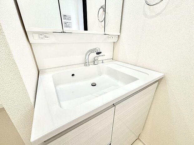 【その他設備(ハンドシャワー水栓)】ハンドシャワー付き!使いやすい洗面台。