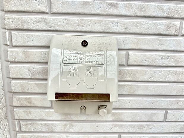 【その他現地】お掃除などに便利な外コンセント
