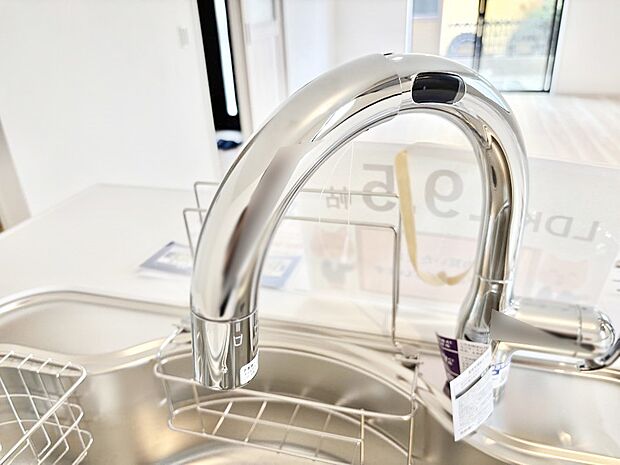 【その他設備(浄水器)】いつでも清潔なおいしいお水を。一つの水栓で水道水と浄水を使い分け。