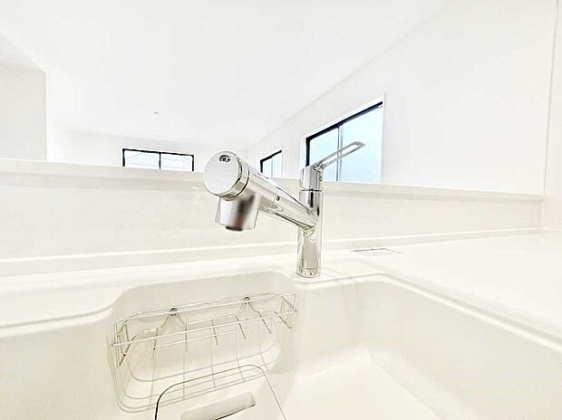 【その他設備(浄水器)】いつでも清潔なおいしいお水を。一つの水栓で水道水と浄水を使い分け。