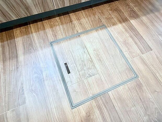 【その他設備(床下収納)】床下収納付き!日用品・非常用品の収納にも大活躍。