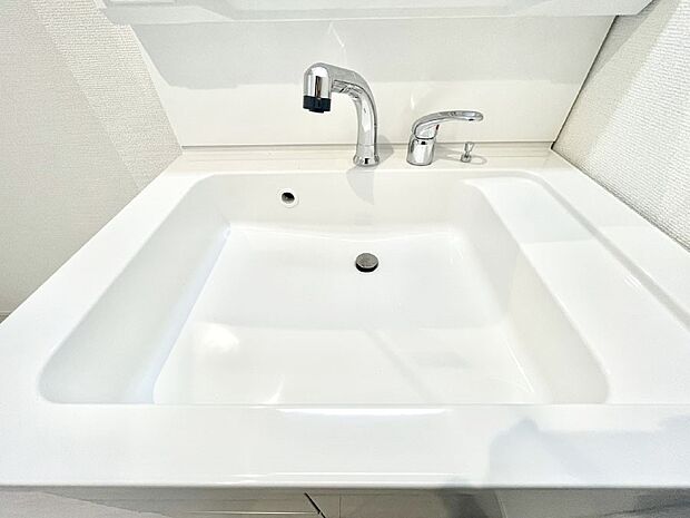 【その他設備(浄水器)】いつでも清潔なおいしいお水を。一つの水栓で水道水と浄水を使い分け。