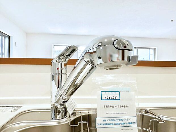 【その他設備(浄水器)】いつでも清潔なおいしいお水を。一つの水栓で水道水と浄水を使い分け。
