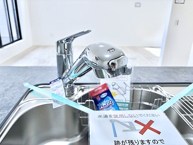 【その他設備(浄水器)】いつでも清潔なおいしいお水を。一つの水栓で水道水と浄水を使い分け。