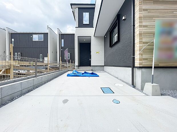 【駐車場】目の前が駐車場だと雨の日も大量にお買い物をした時も便利ですね