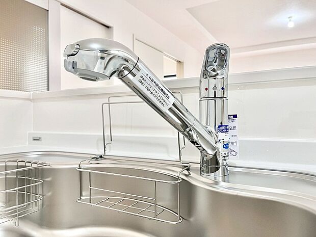 【その他設備(浄水器)】いつでも清潔なおいしいお水を。一つの水栓で水道水と浄水を使い分け。