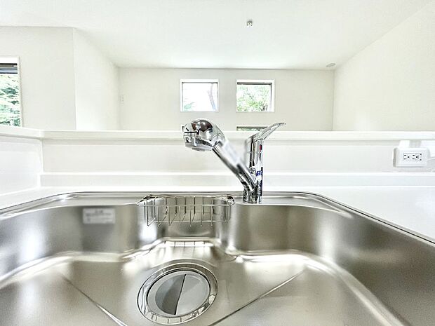 【その他設備(浄水器)】いつでも清潔なおいしいお水を。一つの水栓で水道水と浄水を使い分け。