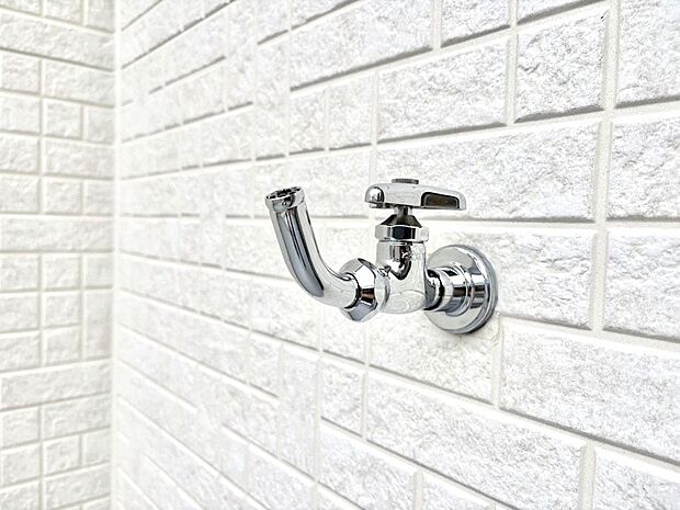 【その他設備(バルコニー水栓)】バルコニー水栓があればお掃除も楽々です。    