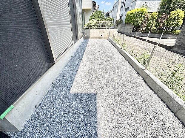 【庭】ガーデニングや家庭菜園も楽しめるお庭付き。