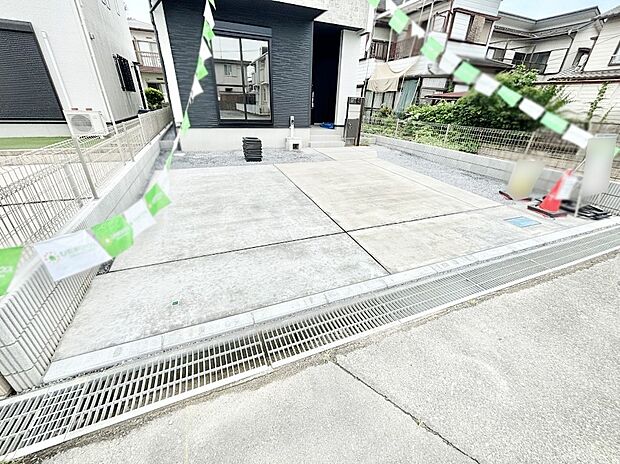 【駐車場】駐車2台可能！急なお客様の駐車に。また、ご家族の自転車スペースとしても大活躍。