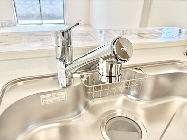 【その他設備(浄水器)】いつでも清潔なおいしいお水を。一つの水栓で水道水と浄水を使い分け。