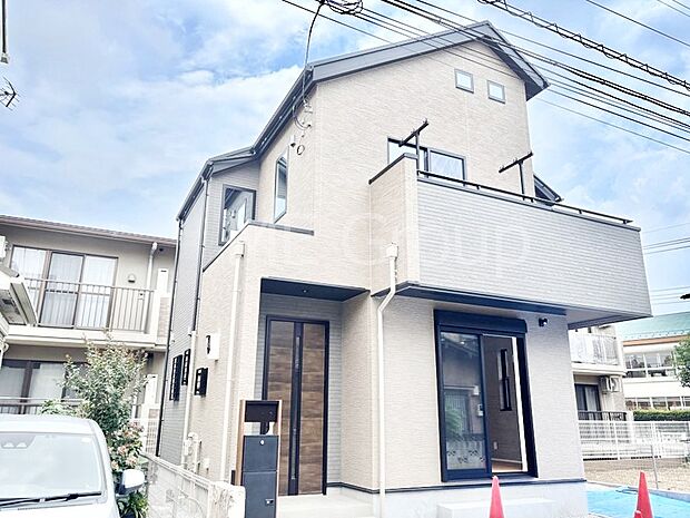 【現地外観写真】たっぷりの陽光と心地よい風が舞い込む住まい