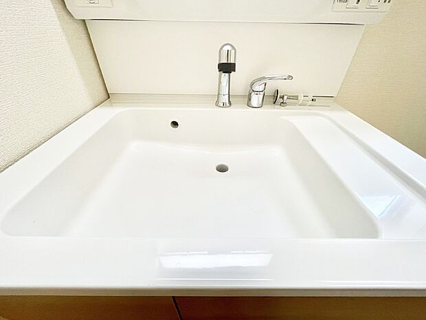 【その他設備(ハンドシャワー水栓)】ハンドシャワー付き!使いやすい洗面台。