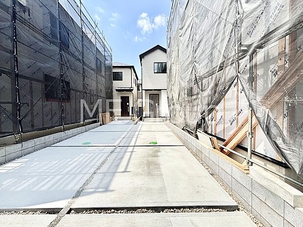【現地外観写真】洗練された外観、上質な住空間が広がる室内は永く安心して過ごせる住居です。