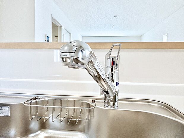 【その他設備(浄水器)】いつでも清潔なおいしいお水を。一つの水栓で水道水と浄水を使い分け。