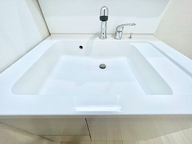 【その他設備(ハンドシャワー水栓)】ハンドシャワー付き!使いやすい洗面台。