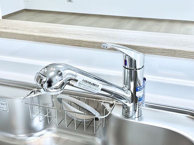 【その他設備(浄水器)】いつでも清潔なおいしいお水を。一つの水栓で水道水と浄水を使い分け。