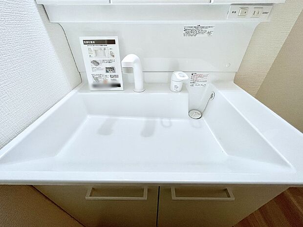 【その他設備(シャワー水栓)】ハンドシャワー付き!使いやすい洗面台。