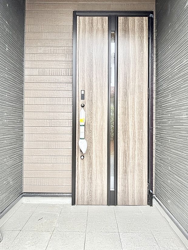 【玄関】大切な家族、来客を出迎える玄関。