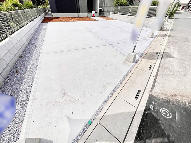 【駐車場】目の前が駐車場だと雨の日も大量にお買い物をした時も便利ですね