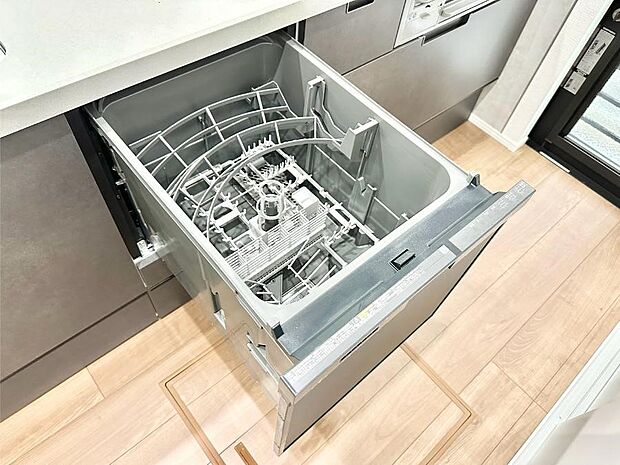 【その他設備(食洗機)】面倒なお片づけは食洗機にお任せ!家事の負担が減って、時間にも気持ちにもゆとりができます。