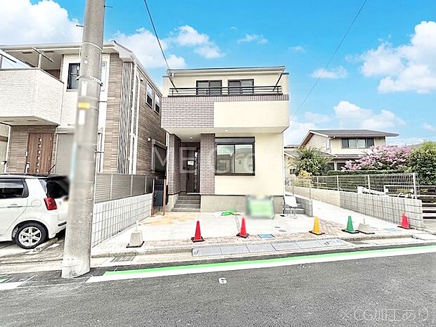 【現地外観写真】洗練された外観、上質な住空間が広がる室内は永く安心して過ごせる住居です。