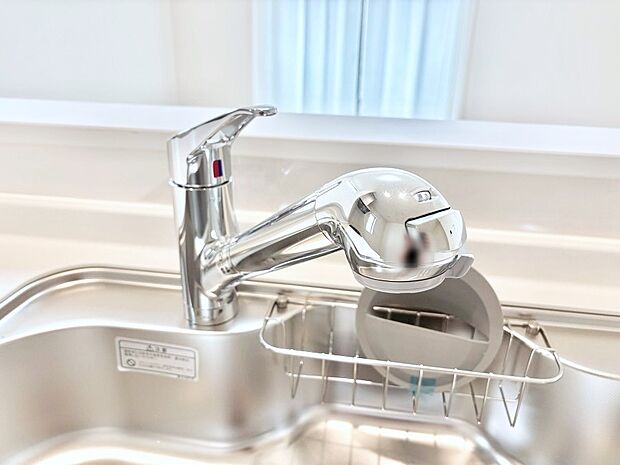 【その他設備(浄水器)】いつでも清潔なおいしいお水を。一つの水栓で水道水と浄水を使い分け。