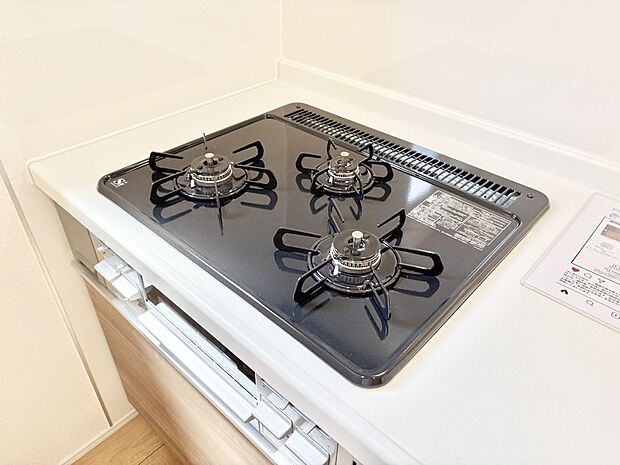 【その他設備(ガスコンロ)】三口ガスコンロでお料理が一気にはかどりそう  