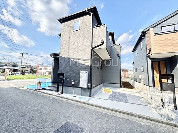 【現地外観写真】洗練された外観、上質な住空間が広がる室内は永く安心して過ごせる住居です。