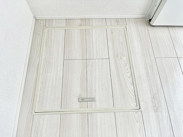 【その他設備(床下収納)】床下収納付き！日用品・非常用品の収納にも大活躍。