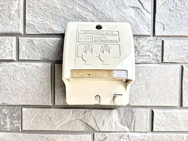 【その他現地】お掃除などに便利な外コンセント