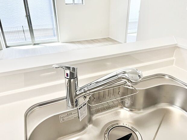 【その他設備(蛇口一体型浄水器)】いつでも清潔なおいしいお水を。一つの水栓で水道水と浄水を使い分け。