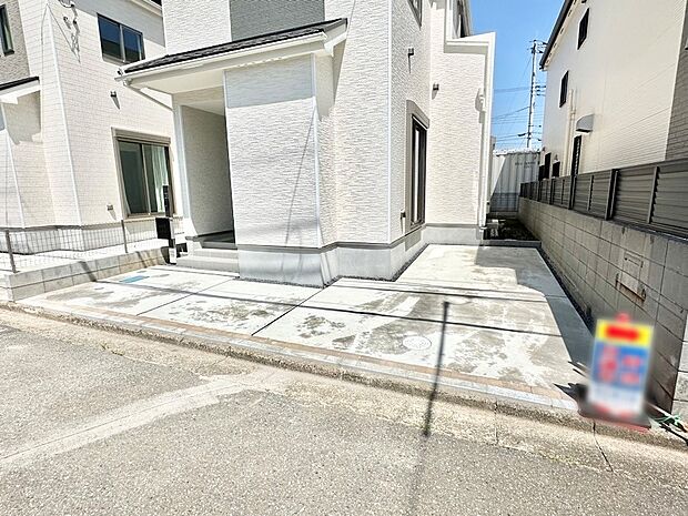 【駐車場】カースペースは２台駐車可。セカンドカーや来客時に便利です！