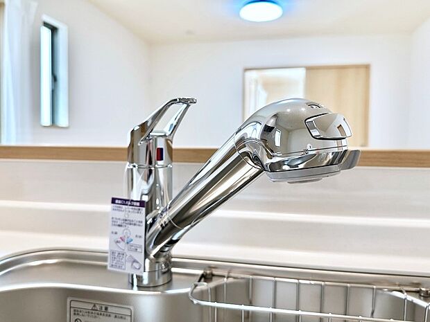 【その他設備(浄水器)】いつでも清潔なおいしいお水を。一つの水栓で水道水と浄水を使い分け。