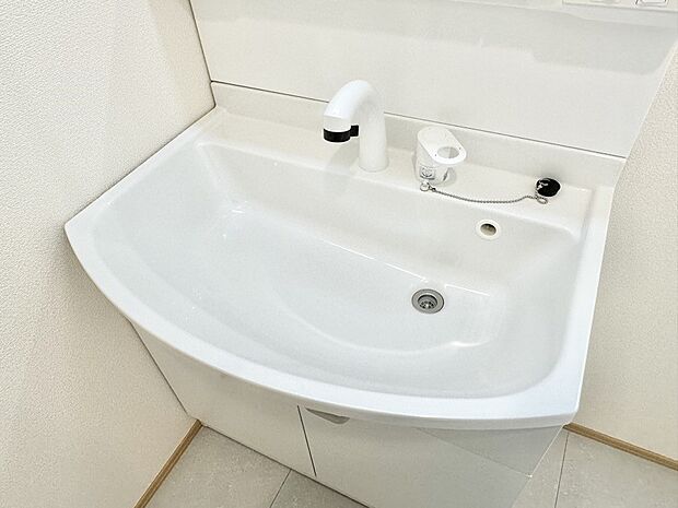 【その他設備(ハンドシャワー水栓)】ハンドシャワー付き！使いやすい洗面台。