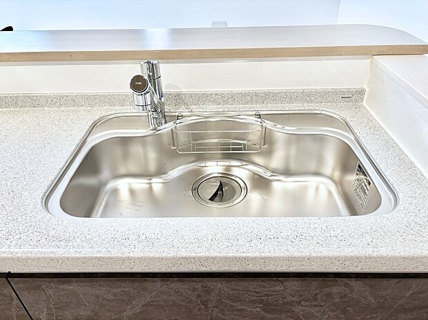 【その他設備(浄水器)】いつでも清潔なおいしいお水を。一つの水栓で水道水と浄水を使い分け。