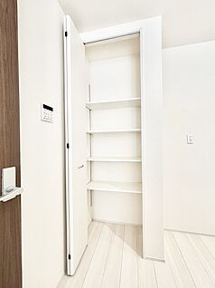 その他設備(キッチン横収納)