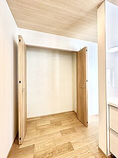 その他設備(キッチン横収納)