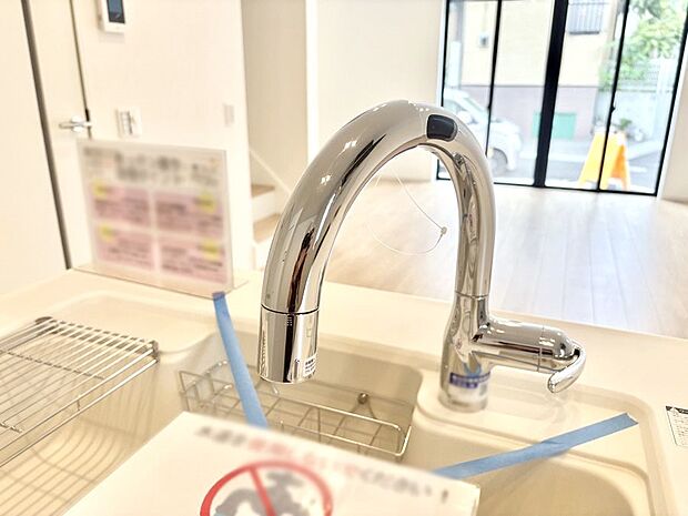 【その他設備(浄水器)】いつでも清潔なおいしいお水を。一つの水栓で水道水と浄水を使い分け。