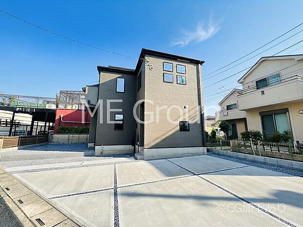 【現地外観写真】暮らしやすさと居心地の良さにこだわったシンプルで飽きのこないデザイン !