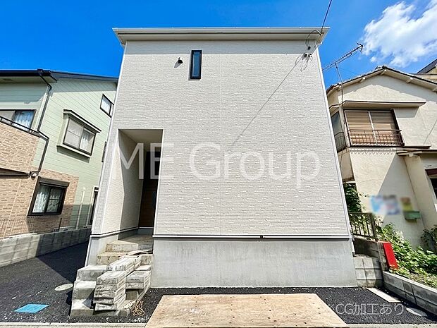 【現地外観写真】たっぷりの陽光と開放感に包まれる明るい住まい