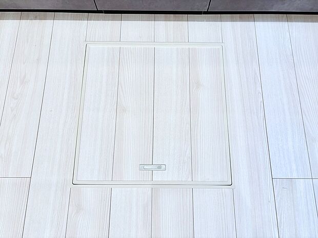 【その他設備(床下収納)】床下収納付き!日用品・非常用品の収納にも大活躍。