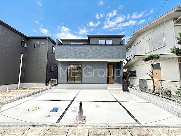 【現地外観写真】洗練された外観、上質な住空間が広がる室内は永く安心して過ごせる住居です。