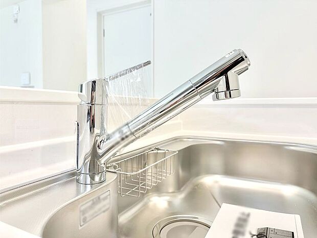 【その他設備(浄水器)】いつでも清潔なおいしいお水を。一つの水栓で水道水と浄水を使い分け。