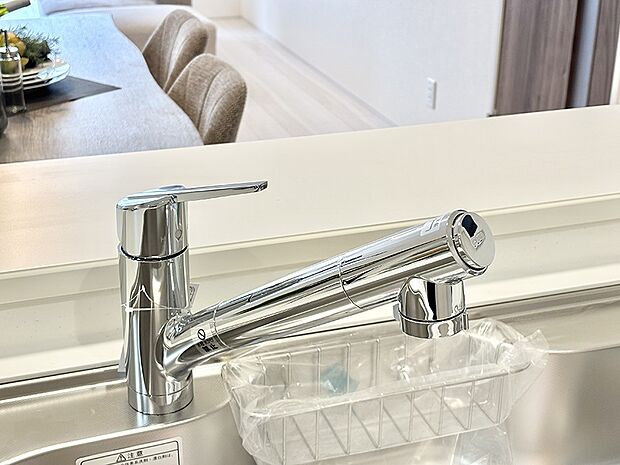 【その他設備(浄水器)】いつでも清潔なおいしいお水を。一つの水栓で水道水と浄水を使い分け。