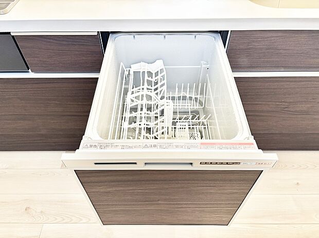 【その他設備(食洗機)】面倒なお片づけは食洗機にお任せ！家事の負担が減って、時間にも気持ちにもゆとりができます。