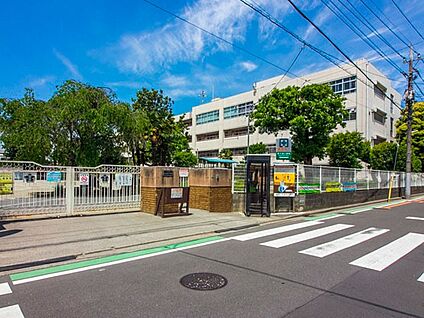 さいたま市立東大成小学校 70m