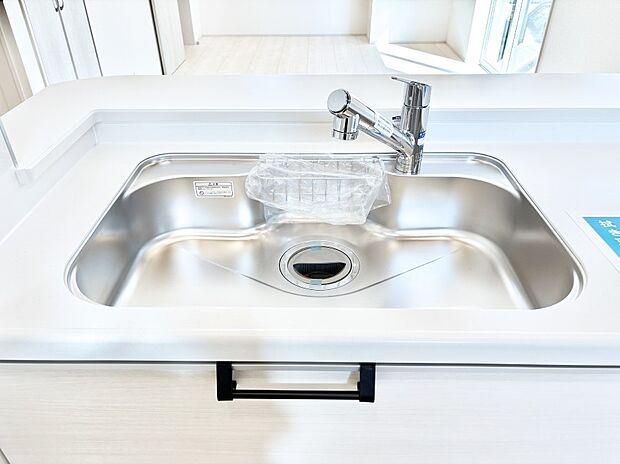 【その他設備(浄水器)】いつでも清潔なおいしいお水を。一つの水栓で水道水と浄水を使い分け。